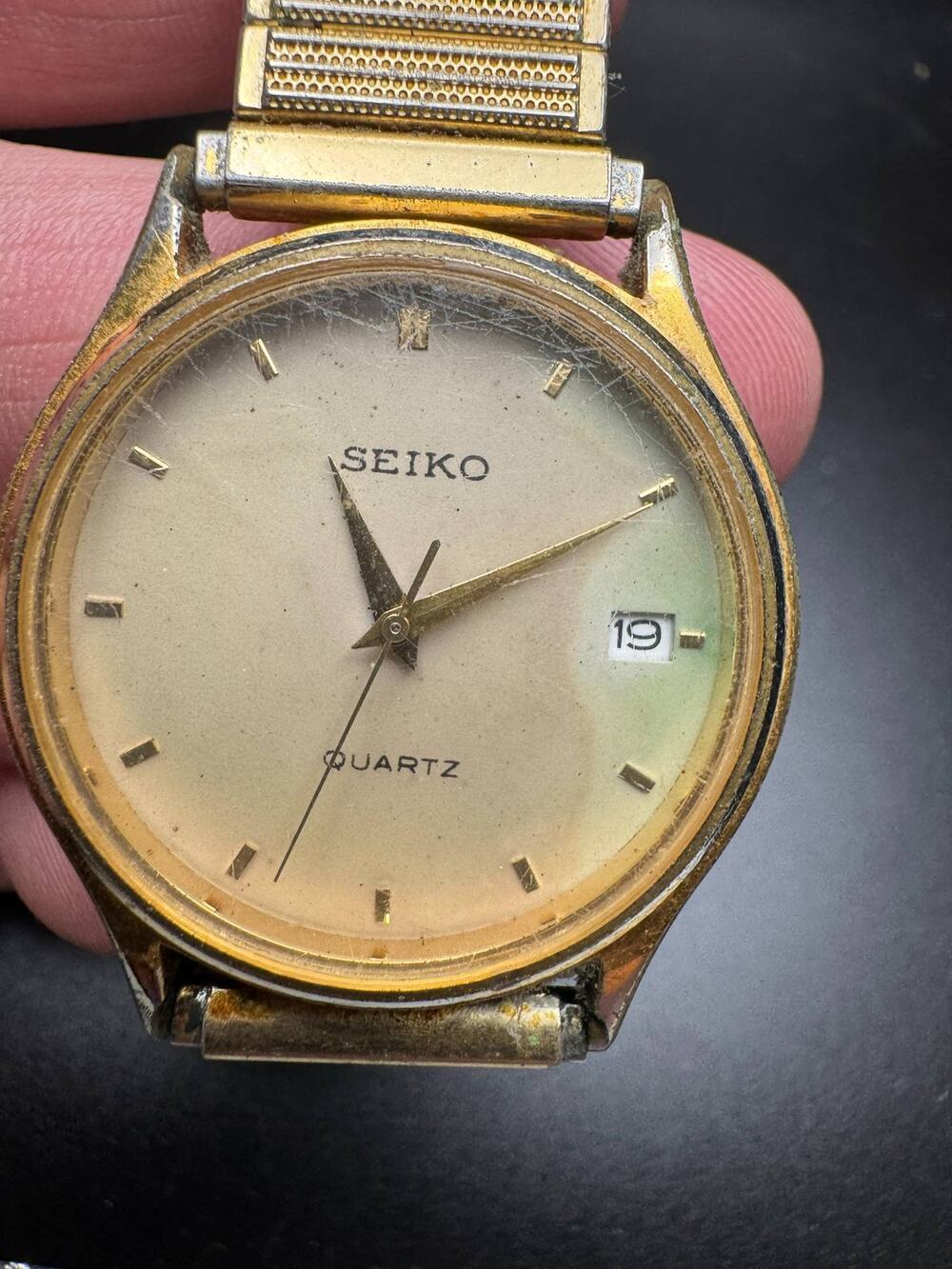 Vintage Seiko 7N42-7A29 Quartz Wristwatch Gold Tone Date Expandable Band Watch